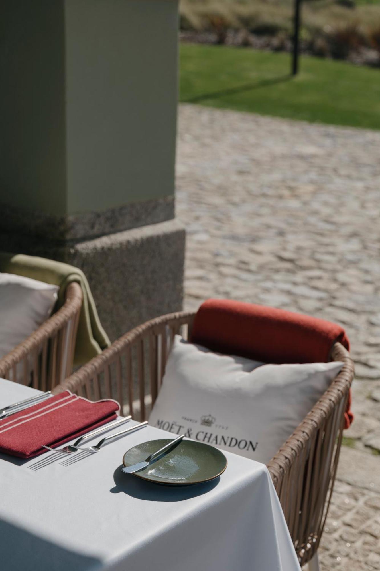פורטו Vila Foz Hotel & Spa - Member Of Design Hotels מראה חיצוני תמונה The outdoor furniture collection "Bora"